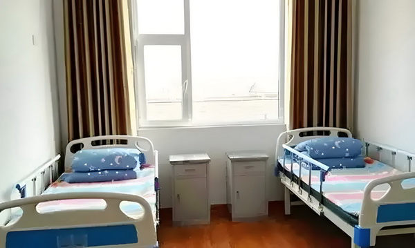 深圳学历入户最新政策_变态男躲女神床下，尺度生猛的日本电影！ 为了的猜证实自己测