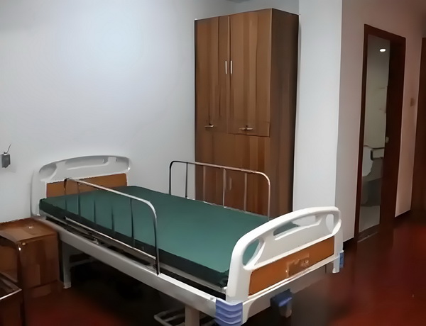 深圳务工人员怎样才能在深圳落户_陈梦与演员任嘉伦一起打乒乓球，两人系发小+队友 不到位的定自己以致于找